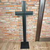 katafalk-krzyz-duzy-pogrzebowy-metalowy-czarny-MS-KR-zdjecie-z-przodu